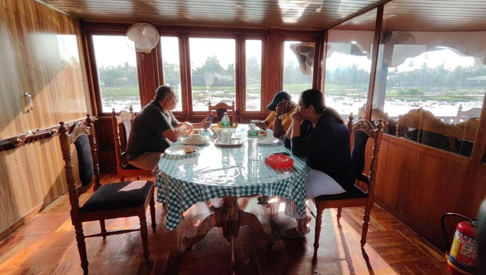Rajahamsam Houseboat Villa Kumarakom Eksteriør bilde